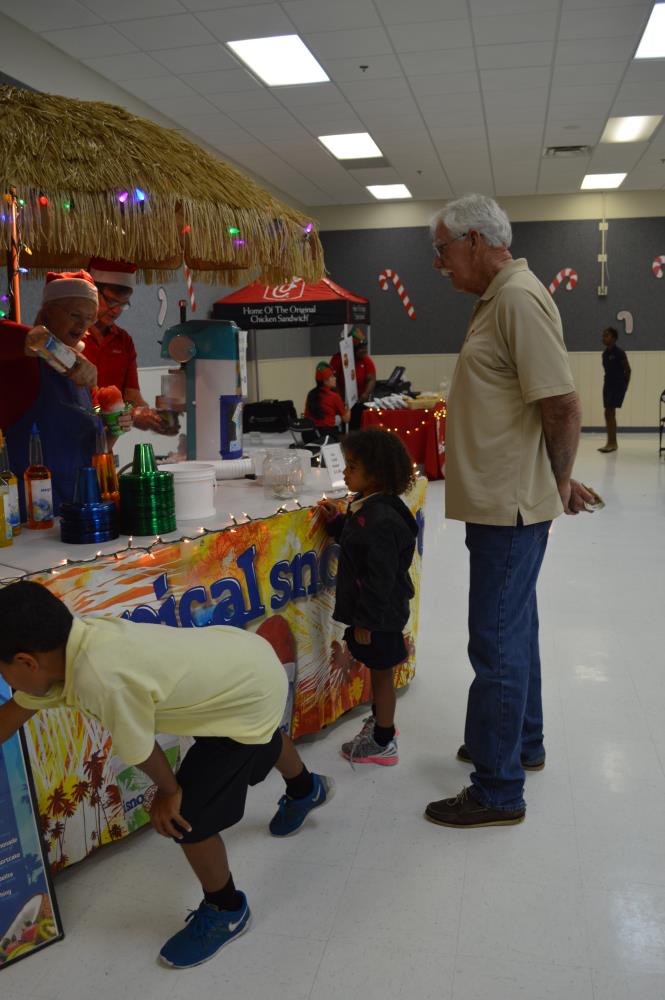 Tree Lighting 2014 1